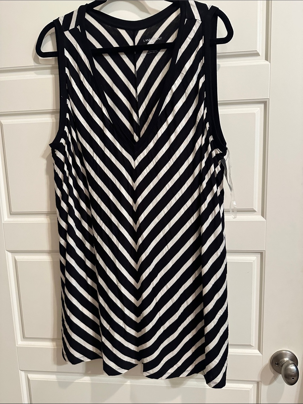 Lane Bryant Black & White Diagonal Stripe V-Neck Tank
